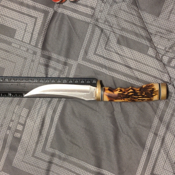 Uncle Henry Schrade 153UH 8IN. FIXED BLADE. COMES WITH LEATHER SHEETH - Picture 7 of 7